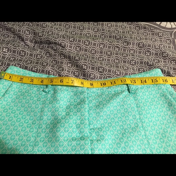 Beautiful textured shorts by Very J size Large - Picture 5 of 7